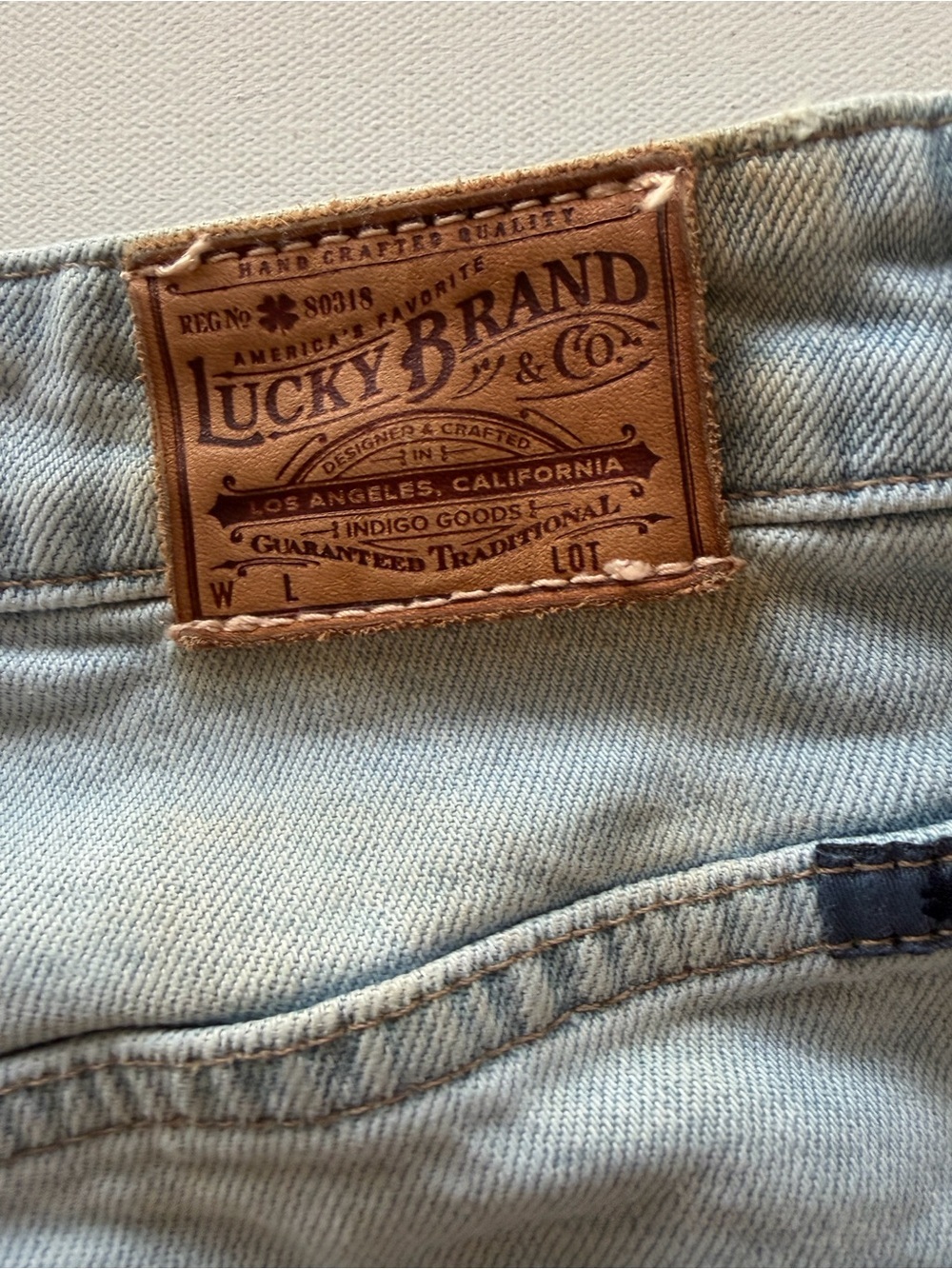 EUC Women's Lucky Brand Snap Leg Light Wash Denim Jeans Size 14/32 Unique (D2) - Picture 8 of 8